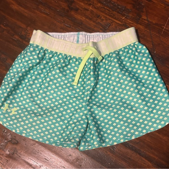UNDER ARMOUR EUC GIRLS ATHLETIC SHORTS BOTTOMS SUMMER SPRING CASUAL SZ M - Picture 1 of 2